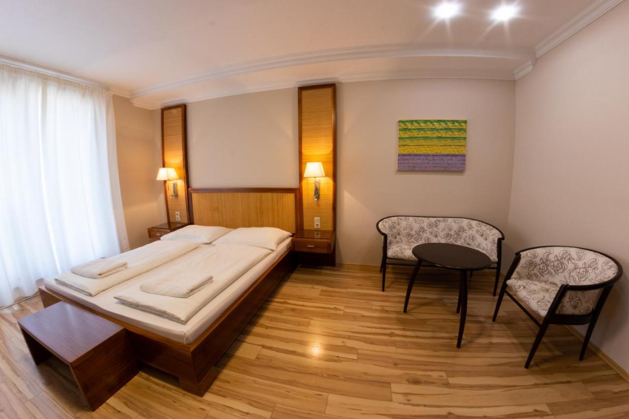 Dabas Hotel ภายนอก รูปภาพ