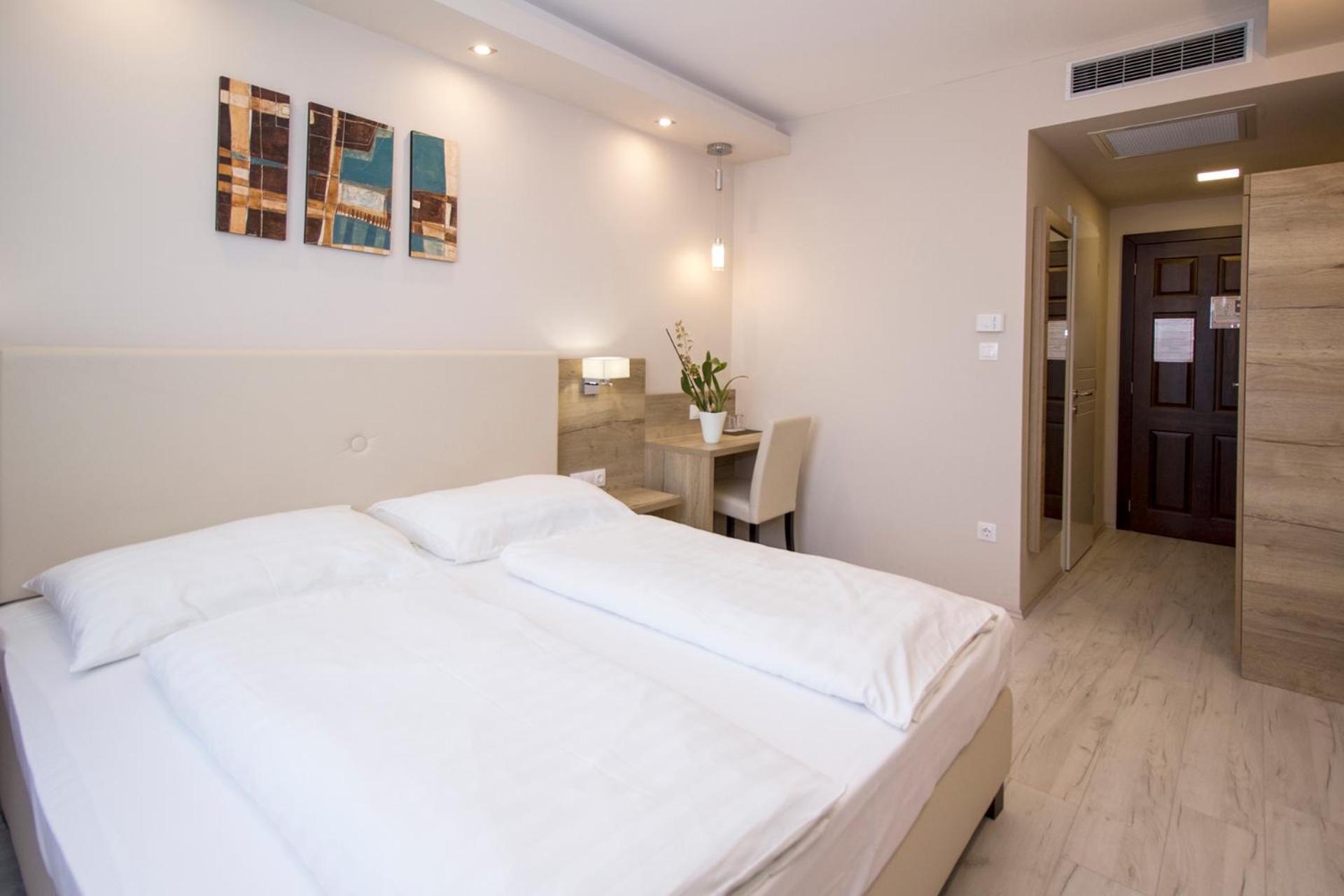 Dabas Hotel ภายนอก รูปภาพ